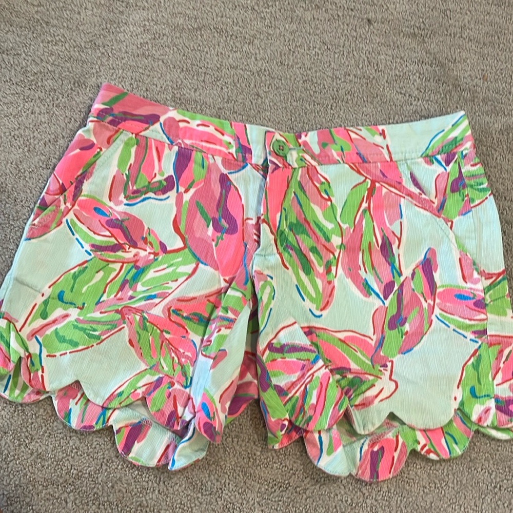 The buttercup short. Lilly Pulitzer size 0